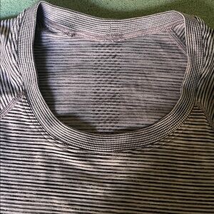 women's Lululemon long striped sleeve stretchy material. size 10great condition